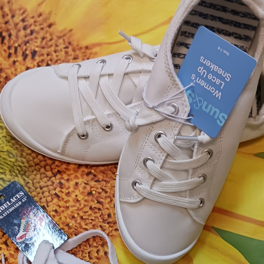 NWT brand new sneakers with EXTRA set of laces